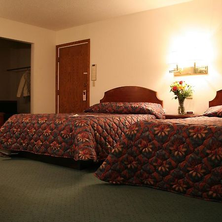 University Inn 시더폴 객실 사진