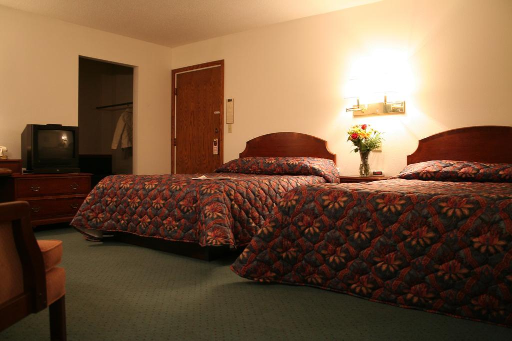 University Inn 시더폴 객실 사진